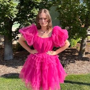 Meet your Posher, Ella